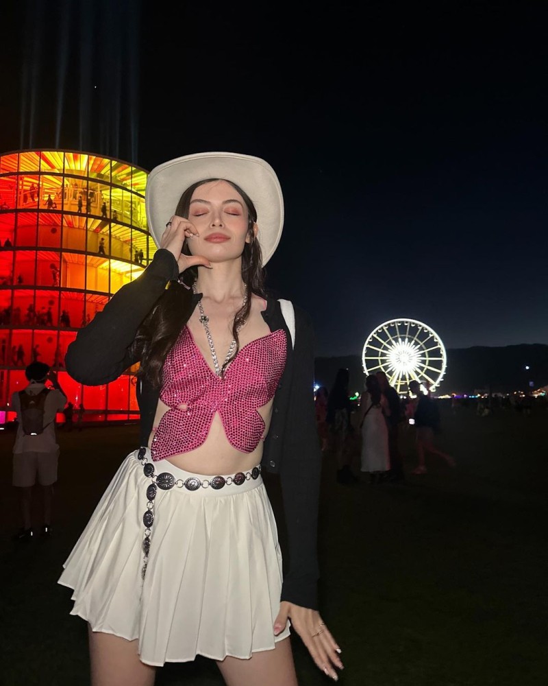 meryem can in coachella paylasimi gundem oldu kombin halis mi